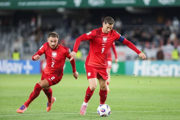 12.10.2025 Kowno. Pilka nozna. Eliminacje Mistrzostw Swiata 2026 mecz : Litwa - Polska --- Football. FIFA World Cup, WM, Weltmeisterschaft, Fussball eliminations match : Lithuania - Poland Nz Robert Lewandowski Matty Cash Fot. Igor Jakubowski Arena Akcji NEWSPIX.PL --- newspix.pl POLAND OUT! 