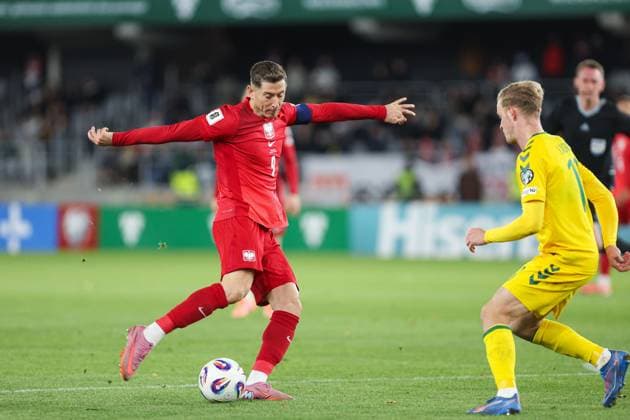 12.10.2025 Kowno. Pilka nozna. Eliminacje Mistrzostw Swiata 2026 mecz : Litwa - Polska --- Football. FIFA World Cup, WM, Weltmeisterschaft, Fussball eliminations match : Lithuania - Poland Nz Robert Lewandowski Fot. Igor Jakubowski Arena Akcji NEWSPIX.PL --- newspix.pl POLAND OUT! 