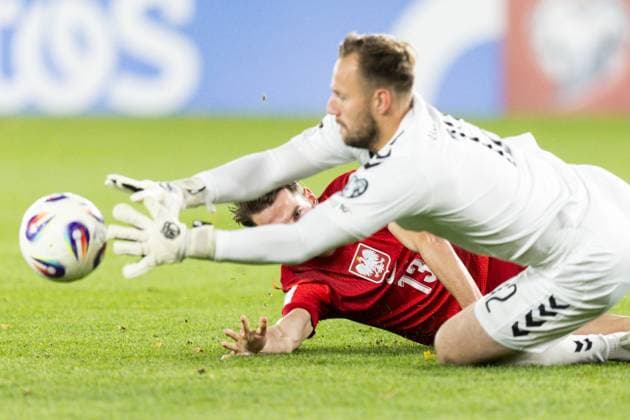 12th October 2025; Dariaus ir Gir& x117;no stadionas, Kaunas, Lithuania; FIFA World Cup, WM, Weltmeisterschaft, Fussball Qualifying Group G International Football, Lithuania versus Poland; Jakub Kaminski (POL) as Tomas Svedkauskas (LTU) saves  FotoxOlimpik