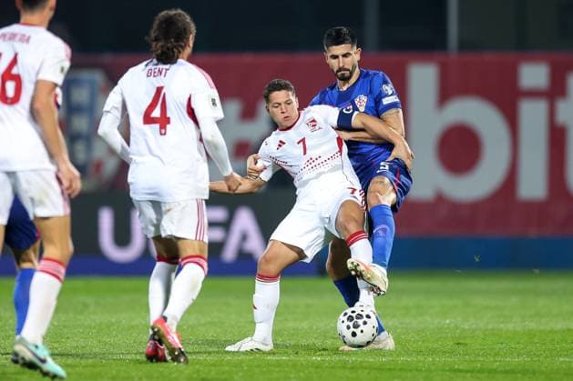 Croatia v Gibraltar - FIFA World Cup, WM, Weltmeisterschaft, Fussball 2026 Qualifier VARAZDIN, CROATIA - OCTOBER 12: Tjay De Barr of Gibraltar battles for the ball with Martin Erlic of Croatia during the FIFA World Cup 2026 qualifier match between Croatia and Gibraltar at Football Stadium Varteks on October 12, 2025 in Varazdin, Croatia.  MatijaxHabljak PIXSELL