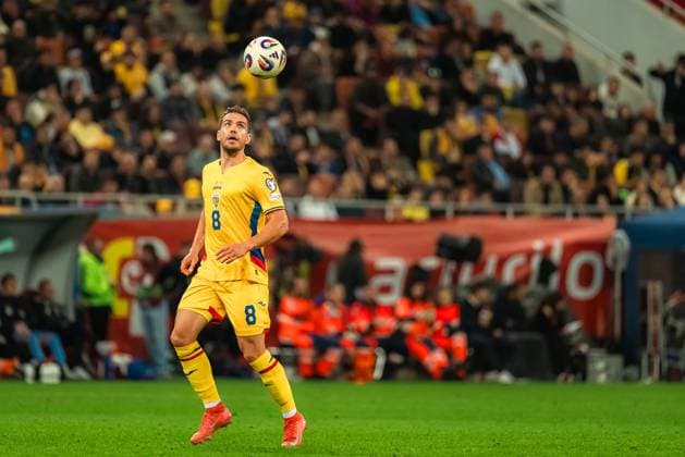 Romania v Austria - European Qualifiers Group H - FIFA World Cup, WM, Weltmeisterschaft, Fussball 2026 BUCHAREST, ROMANIA, OCTOBER 12, 2025 - Romania v Austria - European Qualifiers Group H - FIFA World Cup 2026, Alexandru Chipciu during the match. Copyright: xVLADxBEREHOLSCHIx