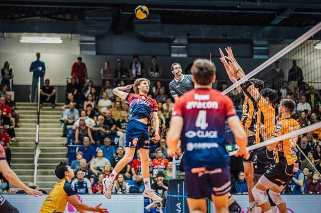 Volleyball Herren Saison 2025 2026 Finale Liga Cup 2025 SVG Lüneburg vs. Berlin Recycling Volleys 12.10.2025 Daniel Gruvaeus ( 2 SVG Lüneburg) beim Angriff