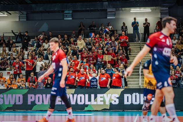 Volleyball Herren Saison 2025 2026 Finale Liga Cup 2025 SVG Lüneburg vs. Berlin Recycling Volleys 12.10.2025 Der Lüneblock jubelt nach Punktgewinn