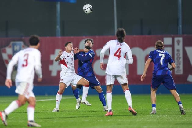 Croatia v Gibraltar - FIFA World Cup, WM, Weltmeisterschaft, Fussball 2026 Qualifier VARAZDIN, CROATIA - OCTOBER 12: Tjay De Barr of Gibraltar and Josko Gvardiol of Croatia competes for the ball during the FIFA World Cup 2026 qualifier match between Croatia and Gibraltar at Football Stadium Varteks on October 12, 2025 in Varazdin, Croatia.  MatijaxHabljak PIXSELL