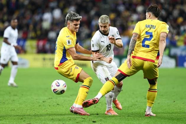 SOCCER - FIFA WC quali, ROU vs AUT BUCHAREST,ROMANIA,12.OCT.25 - SOCCER - FIFA World Cup, WM, Weltmeisterschaft, Fussball 2026, European Qualifiers, group stage, OEFB international match, Länderspiel, Nationalmannschaft Romania vs Austria. Image shows Ianis Hagi (ROU), Romano Schmid (AUT) and Andrei Ratiu (ROU). GEPAxpictures xArminxRauthner