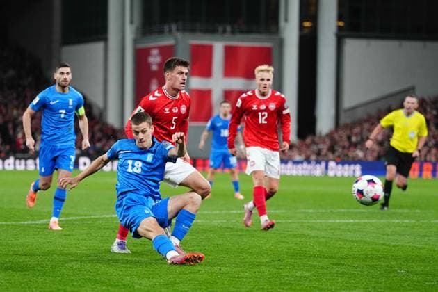 October 12 2025: Giannis Konstantelias of Greece shoots on goal during a World Cup Qualification game, Denmark v Greece, at Parken, Copenhagen, Denmark. Kim Price CSM Copenhagen Denmark - ZUMAc04_ 20251012_zma_c04_129 Copyright: xUlrikxPedersenx