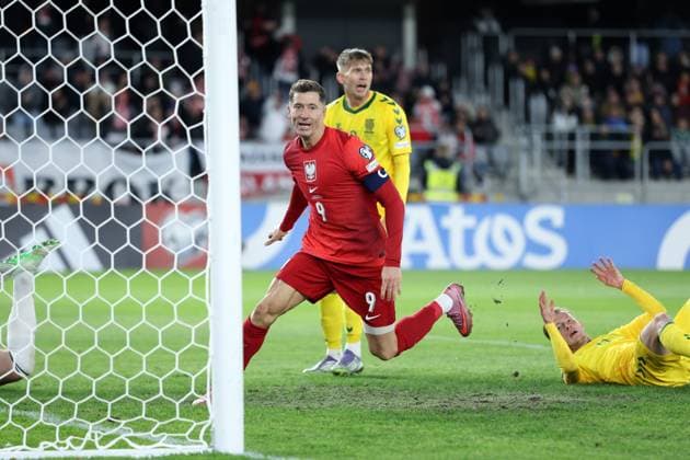 KOWNO 12.10.2025 MECZ 6. KOLEJKA GRUPA G ELIMINACJE DO MISTRZOSTW SWIATA 2026: LITWA - POLSKA --- FIFA World Cup, WM, Weltmeisterschaft, Fussball 2026 QUALIFYING ROUND GROUP G MATCH IN KAUNAS: LITHUANIA - POLAND ROBERT LEWANDOWSKI FOT. PIOTR KUCZA FOTOPYK NEWSPIX.PL --- newspix.pl POLAND OUT! 