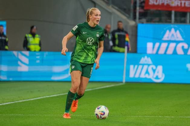 Wolfsburg, Deutschland 11. Oktober 2025: 1. BL - Frauen - 2025 2026 - VfL Wolfsburg vs. FC Bayern München Im Bild: Camilla Küver Kuever (VfL) DFB regulations prohibit any use of photographs as image sequences and or quasi-video Volkswagen Arena Niedersachsen Copyright: xFotostandx xFantinix