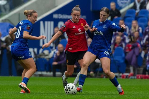 Hill Dickinson Stadium, Liverpool, England, Sunday 12th October 2025 Ruby Mace (30 Everton) tackles Ella Toone (7 Manchester United, ManU . Everton v Manchester United, Womens Super League, Hill Dickinson Stadium, Liverpool, England, 12th October 2025. (Sean Walsh SPP) Copyright: xSeanxWalshx xSPPx Sportspressphoto_SPR41844