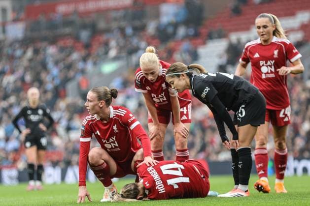 Marie Hobinger (14 Liverpool) goes down injured during the Barclays Womens Super League fixture between Liverpool and Manchester City at Anfield in Liverpool, England Copyright: xNataliexMincher SPPx Sportspressphoto_SPR41946