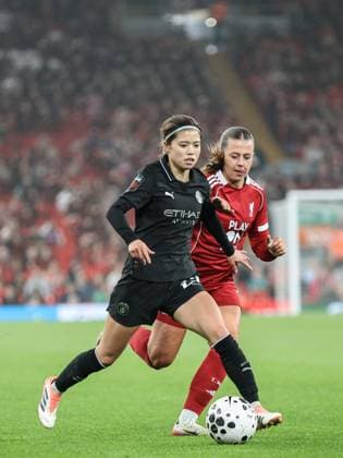 Yui Hasegawa (25 Manchester City) on the ball during the Barclays Womens Super League fixture between Liverpool and Manchester City at Anfield in Liverpool, England Copyright: xNataliexMincher SPPx Sportspressphoto_SPR42006