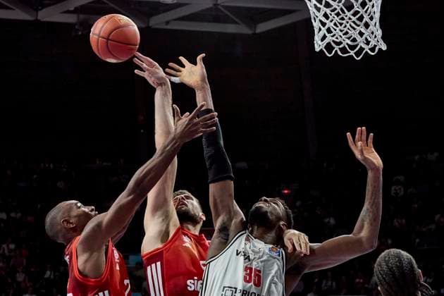 Deutsche Basketball Bundesliga (BBL), FC Bayern München Basketball vs MBA365 Bamberg Baskets, München FC Bayern Basketball, Bamberg Baskets MBA365, 2025-10-12 in München (BMW Park) MIKE Isiaha (FC Bayern Basketball PF (Nr22) FCBB22 ), KRATZER Leon (FC Bayern Basketball C (Nr8) FCBB8 ), ONU Ejiofor (MBA365 Bamberg Baskets Center (Nr.35) (BAM35)) sportworld München BMW Park Bayern Deutschland *** German Basketball Bundesliga BBL , FC Bayern Munich Basketball vs MBA365 Bamberg Baskets, Munich FC Bayern Basketball, Bamberg Baskets MBA365, 2025 10 12 in Munich BMW Park MIKE Isiaha FC Bayern Basketball PF Nr22 FCBB22 , KRATZER Leon FC Bayern Basketball C Nr8 FCBB8 , ONU Ejiofor MBA365 Bamberg Baskets Center Nr 35 BAM35 sportworld Munich BMW Park Bayern Germany