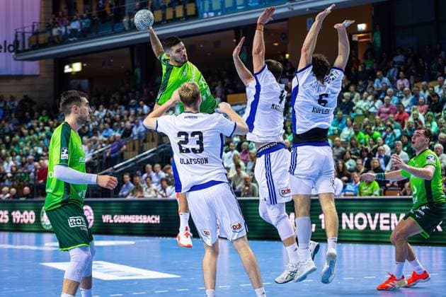 12.10.2025, xovx, Handball Daikin Handball Bundesliga, HSG Wetzlar - HSV Hamburg v.l. Filip Vistorop (HSG Wetzlar), Stefan Cavor (HSG Wetzlar), Einar Olafsson (HSV Hamburg), Andreas Magaard (HSV Hamburg), Elias Kofler (HSV Hamburg), Josip Simic (HSG Wetzlar) Wetzlar Buderus-Arena Hessen Deutschland (DE)