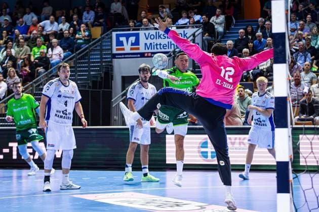 12.10.2025, xovx, Handball Daikin Handball Bundesliga, HSG Wetzlar - HSV Hamburg v.l. Filip Vistorop (HSG Wetzlar), Andreas Magaard (HSV Hamburg), Jacob Arenth Lassen (HSV Hamburg), Ahmet Nafea (HSG Wetzlar), Mohamed Essam Moustafa El-Tayar (HSV Hamburg), Frederik Bo Andersen (HSV Hamburg) Wetzlar Buderus-Arena Hessen Deutschland (DE)