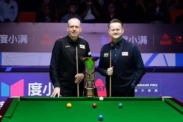 XI AN, CHINA - OCTOBER 13: Mark J Williams (L) of Wales and Shaun Murphy of England pose with the trophy prior to the Final match on day 7 of the Xi an Grand Prix 2025 at the Qujiang Athletic Center on October 13, 2025 in Xi an, Shaanxi Province of China.  Copyright: xTaixChengzhex 111596895579