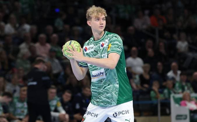 Felix Bernkop Schnürch am Ball Aktion Oberkörper Handball HBL Bundesliga Herren 8. Spieltag Saison 2025 2026 12.10.2025 Füchse Berlin vs TSV GWD Minden