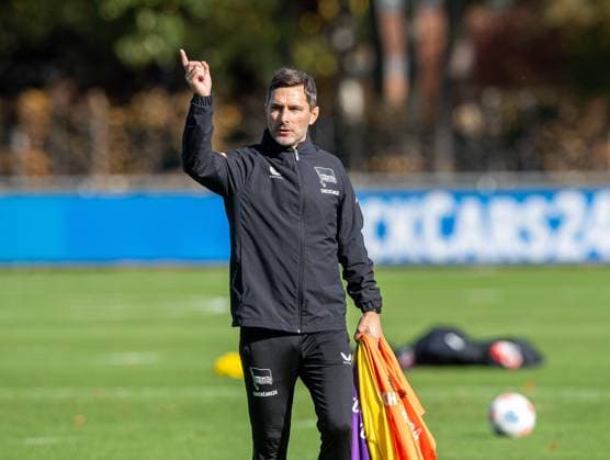 Fussball, Herren, Saison 2025 26, 2. Bundesliga, Hertha BSC, Training, Trainer Stefan Leitl (Hertha BSC), 13.10. 2025,