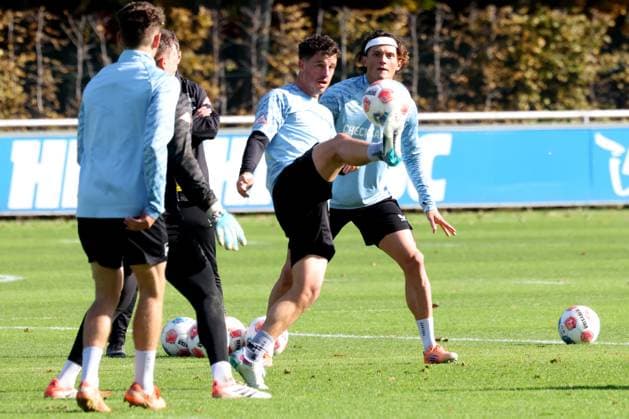 DEU, DFL, 2. FBL Hertha BSC, Training, 13.10.2025, Sportforum, Berlin, DEU, DFL, 2. FBL Hertha BSC, Training, im Bild Diego Demme (Hertha BSC Berlin 6), Fabian Reese (Hertha BSC Berlin 11) DFL - regulations prohibit any use of Photographs as image sequences and or quasi-video
