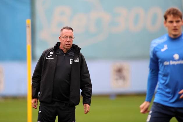 Fussball, Herren, 3.Liga, Saison 2025 2026, TSV 1860 München, Training Markus Kauczinski, Trainer (TSV 1860 München) auf dem Trainingsplatz beim Training