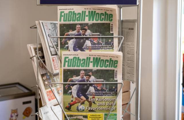 Fußball, Saison 2025 2026, Medien, Die Fachzeitschrift Fußball-Woche aus Berlin erschien am 13. Oktober 2025 nach 102 Jahren zum letzten Mal, sie wurde mit der Ausgabe 42 2025 eingestellt, 13.10. 2025, Copyright: xMatthiasxKochx