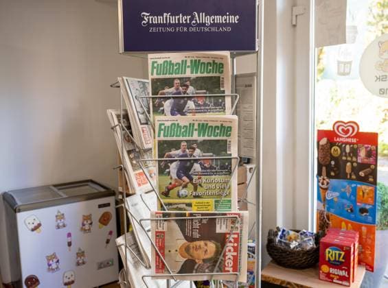 Fußball, Saison 2025 2026, Medien, Die Fachzeitschrift Fußball-Woche aus Berlin erschien am 13. Oktober 2025 nach 102 Jahren zum letzten Mal, sie wurde mit der Ausgabe 42 2025 eingestellt, 13.10. 2025, Copyright: xMatthiasxKochx