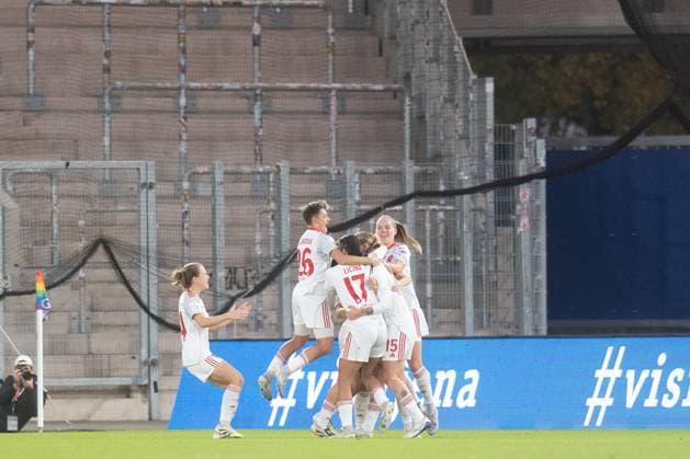 Google Pixel Frauen-Bundesliga 2025 26, 6. Spieltag am 13.10.2025 FC Carl Zeiss Jena vs 1. FC Nürnberg Jubel bei den Spielerinnen von Nürnberg über das 1:0 Führungstor. Ein Eigentor von Jena nach einer Ecke ad hoc Arena im Ernst-Abbe