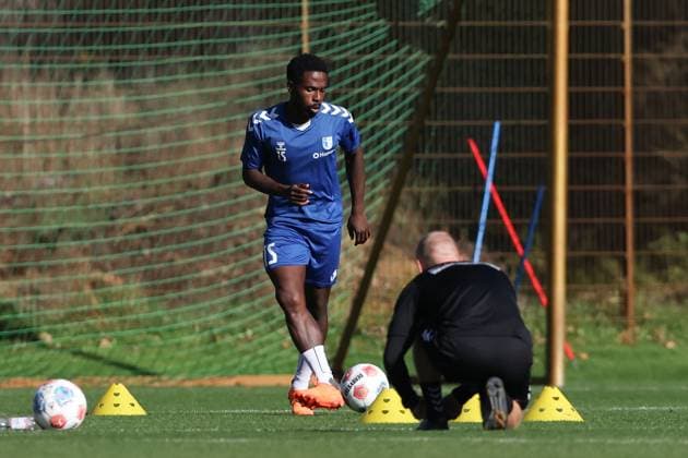 Aufbautraining - Daniel Heber (1. FC Magdeburg,15) - 2. Fußball Bundesliga Saison 2025-2026 Training 1. FC Magdeburg an der Avnet Arena in Magdeburg - Fußball,Mann,Männer,Deutschland,13.10.2025