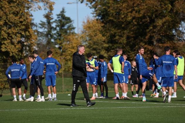 Trainer Petrik Sander (1. FC Magdeburg) und die Spieler - 2. Fußball Bundesliga Saison 2025-2026 Training 1. FC Magdeburg an der Avnet Arena in Magdeburg - Fußball,Mann,Männer,Deutschland,13.10.2025