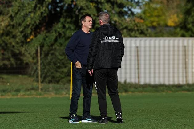 Geschäftsführer Otmar Schork (1. FC Magdeburg) mit Trainer Petrik Sander (1. FC Magdeburg) - 2. Fußball Bundesliga Saison 2025-2026 Training 1. FC Magdeburg an der Avnet Arena in Magdeburg - Fußball,Mann,Männer,Deutschland,13.10.2025