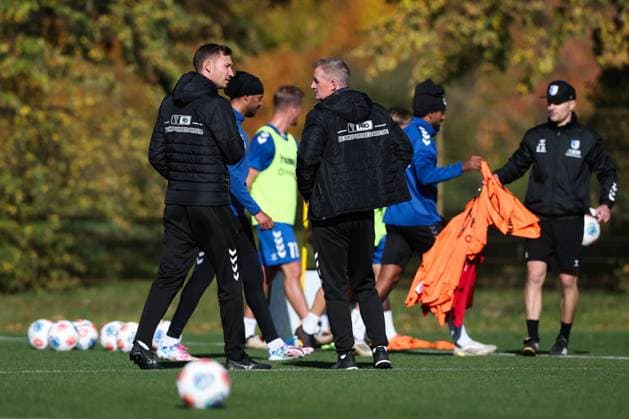 Trainer Petrik Sander (1. FC Magdeburg) und Trainer Pascal Ibold (1. FC Magdeburg) - 2. Fußball Bundesliga Saison 2025-2026 Training 1. FC Magdeburg an der Avnet Arena in Magdeburg - Fußball,Mann,Männer,Deutschland,13.10.2025