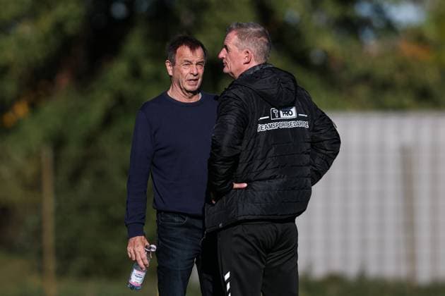Geschäftsführer Otmar Schork (1. FC Magdeburg) mit Trainer Petrik Sander (1. FC Magdeburg) - 2. Fußball Bundesliga Saison 2025-2026 Training 1. FC Magdeburg an der Avnet Arena in Magdeburg - Fußball,Mann,Männer,Deutschland,13.10.2025