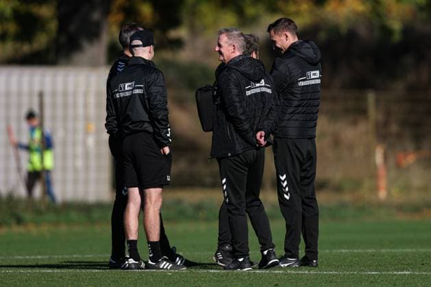 Trainer Petrik Sander (1. FC Magdeburg) mitCo-Trainer Silvio Bankert (l.,1. FC Magdeburg) und Trainer Pascal Ibold (1. FC Magdeburg) - 2. Fußball Bundesliga Saison 2025-2026 Training 1. FC Magdeburg an der Avnet Arena in Magdeburg - Fußball,Mann,Männer,Deutschland,13.10.2025