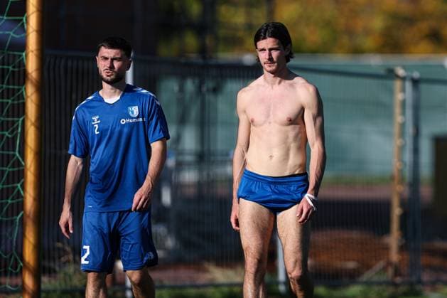 Jean Hugonet (r.,1. FC Magdeburg,24) und Samuel Loric (1. FC Magdeburg,2) - 2. Fußball Bundesliga Saison 2025-2026 Training 1. FC Magdeburg an der Avnet Arena in Magdeburg - Fußball,Mann,Männer,Deutschland,13.10.2025