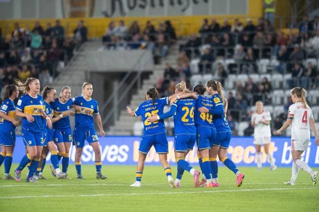 Google Pixel Frauen-Bundesliga 2025 26, 6. Spieltag am 13.10.2025 FC Carl Zeiss Jena vs 1. FC Nürnberg Jubel bei den Spielerinnen von Jena über das Tor zum 1:1 in der Nachspielzeit der 1. HZ ad hoc Arena im Ernst-Abbe
