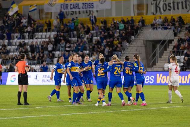 Google Pixel Frauen-Bundesliga: FC Carl Zeiss Jena vs. 1. FC Nürnberg; Jena; 13.10.2025 Jubel, FC Carl Zeiss Jena Google Pixel Frauen-Bundesliga: FC Carl Zeiss Jena vs. 1. FC Nürnberg; ad hoc arena im Ernst-Abbe-Sportfeld; 13.10.2025 Copyright: xBEAUTIFULxSPORTS Duehringx