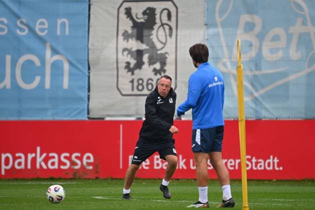 Trainer Markus KAUCZINSKI (1860), Training TSV 1860 Muenchen am 13.10.2025 Fussball 3.Liga,Saison 2025 2026