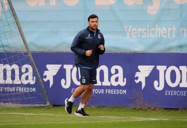 Fussball, Herren, 3.Liga, Saison 2025 2026, TSV 1860 München, Training Kevin Volland (TSV 1860 München) beim separaten Laufen, Aufbau