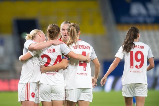 Google Pixel Frauen-Bundesliga 2025 26, 6. Spieltag am 13.10.2025 FC Carl Zeiss Jena vs 1. FC Nürnberg Die Spielerinnen von Nürnberg bejubeln das Tor zum 2:1 für Nürnberg durch Nastassja Lein (Mitte) ad hoc Arena im Ernst-Abbe
