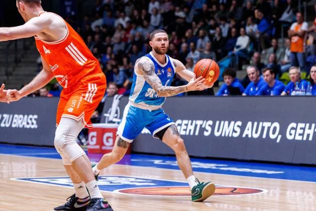 easycredit BBL Logan Johnson (Frankfurt Skyliners, 0) im Spielaufbau Spiel der easycredit BBL Frankfurt Skyliners - Rasta Vechta; am 4. Spieltag der Saison 25 26 in der Süwag Energie ARENA am 13.10.2025 Copyright: xBEAUTIFULxSPORTS Hahnex