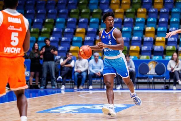 easycredit BBL Nahiem Alleyne (Frankfurt Skyliners, 4) mit Ball Spiel der easycredit BBL Frankfurt Skyliners - Rasta Vechta; am 4. Spieltag der Saison 25 26 in der Süwag Energie ARENA am 13.10.2025 Copyright: xBEAUTIFULxSPORTS Hahnex