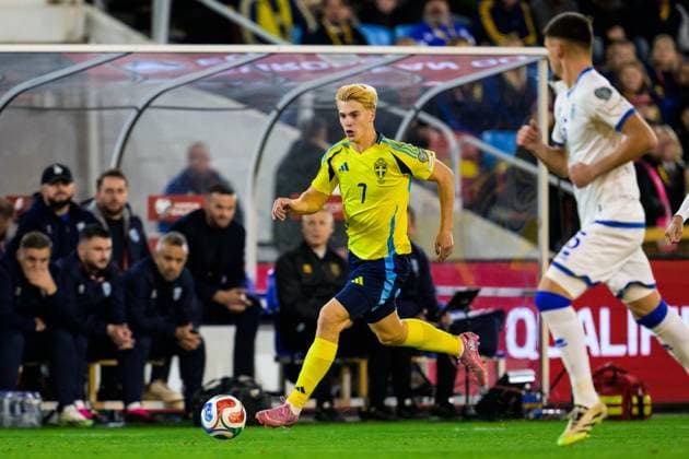 251013 Lucas Bergvall of Sweden during the FIFA World Cup, WM, Weltmeisterschaft, Fussball Qualifier football match between Sweden and Kosovo on October 13, 2025 in Gothenburg. Photo: Daniel Stiller BILDBYRAN kod DS JM0741 bbeng fotboll football soccer fotball vm-kval kval fifa world cup qualifier qualifier qualification sverige sweden sverige a kosovo Copyright: DANIELxSTILLER BB251013DS019
