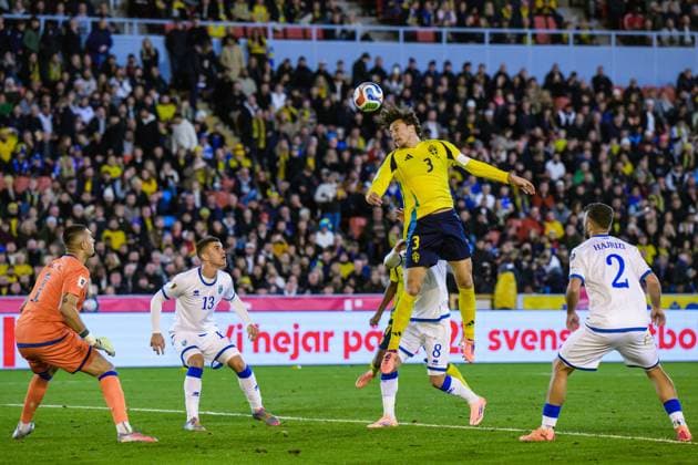 251013 Victor Nilsson Lindelöf of Sweden during the FIFA World Cup, WM, Weltmeisterschaft, Fussball Qualifier football match between Sweden and Kosovo on October 13, 2025 in Gothenburg. Photo: Daniel Stiller BILDBYRAN kod DS JM0741 bbeng fotboll football soccer fotball vm-kval kval fifa world cup qualifier qualifier qualification sverige sweden sverige a kosovo Copyright: DANIELxSTILLER BB251013DS029
