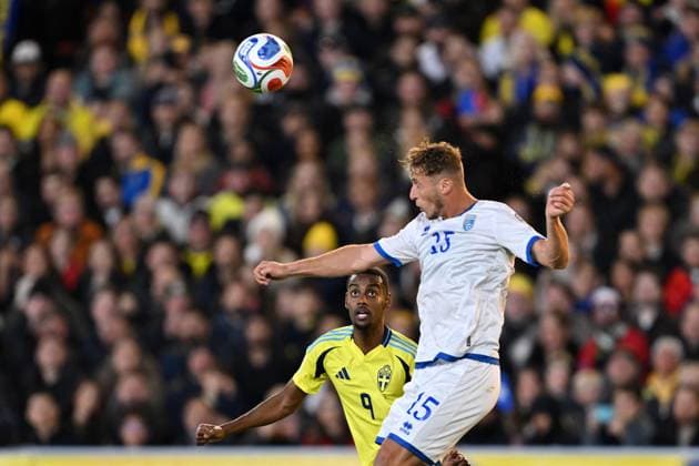 GOTHENBURG, SWEDEN 20251013 Sweden s Alexander Isak and Kosovo s MÃ«rgim Vojvoda during the World Cup qualifying match in Group B between Sweden and Kosovo at Ullevi, Gothenburg, Sweden, October 13, 2025. GÖTEBORG SWEDEN x9200x