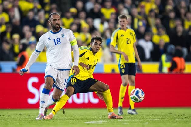 251013 Vedat Muriqi of Kosovo and Yasin Ayari of Sweden during the FIFA World Cup, WM, Weltmeisterschaft, Fussball Qualifier football match between Sweden and Kosovo on October 13, 2025 in Gothenburg. Photo: Daniel Stiller BILDBYRAN kod DS JM0741 bbeng fotboll football soccer fotball vm-kval kval fifa world cup qualifier qualifier qualification sverige sweden sverige a kosovo Copyright: DANIELxSTILLER BB251013DS043
