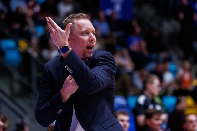easycredit BBL Frankfurt Skyliners - Rasta Vechta, 13.10.2025, Frankfurt Trainer Christian Held (Rasta Vechta) an der Seitenlinie Spiel der easycredit BBL Frankfurt Skyliners - Rasta Vechta; am 4. Spieltag der Saison 25 26 in der Süwag Energie ARENA am 13.10.2025 Copyright: xBEAUTIFULxSPORTS Hahnex