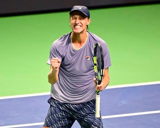 STOCKHOLM, SVERIGE 20251013 Leo Borg, Sverige, vinner sin match mot Sebastian Ofner, Österrike, under tennisturneringen BNP Paribas Nordic Open i Kungliga tennishallen. STOCKHOLM SVERIGE x10030x