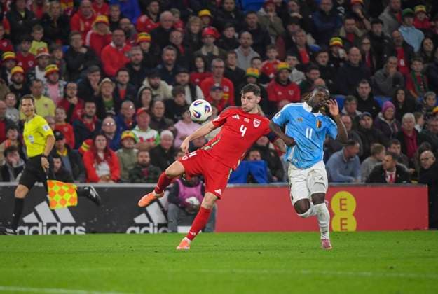 13th October 2025; Cardiff City Stadium, Cardiff, Wales; FIFA World Cup, WM, Weltmeisterschaft, Fussball Qualifying Group J International Football, Wales versus Belgium; Jeremy Doku of Belgium pressures Ben Davies of Wales as he clears the ball up field  AledxHopkins