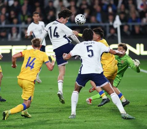 England Under 21 v Andorra U21, U 21 UEFA EURO, EM, Europameisterschaft,Fussball U21 2025 Qualifiers Archie Gray of England Under 21 heads at goal during the UEFA Euro U21 2025 Qualifiers match at Pride Park Stadium, Derby UK Newspapers OUT Copyright: xAndyxSumnerx FIL-22354-0068