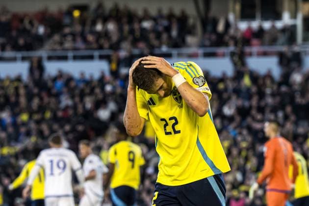 251013 Gustaf Lagerbielke of Sweden looks dejected during the FIFA World Cup, WM, Weltmeisterschaft, Fussball Qualifier football match between Sweden and Kosovo on October 13, 2025 in Gothenburg. Photo: Daniel Stiller BILDBYRAN kod DS JM0741 bbeng fotboll football soccer fotball vm-kval kval fifa world cup qualifier qualifier qualification sverige sweden sverige a kosovo depp Copyright: DANIELxSTILLER BB251013DS070