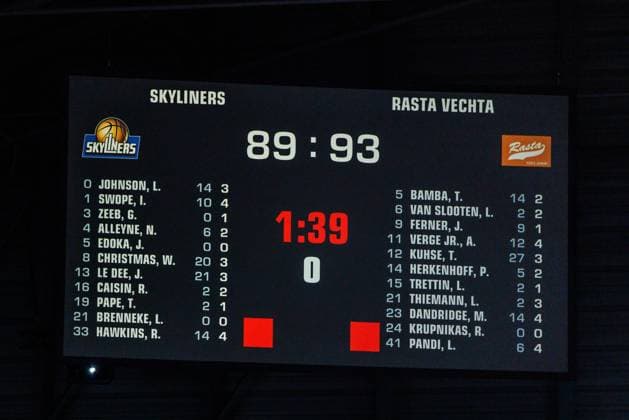 easycredit BBL Frankfurt Skyliners - Rasta Vechta, 13.10.2025, Frankfurt Endstand in Frankfurt: 89:93 siegen die Gäste Spiel der easycredit BBL Frankfurt Skyliners - Rasta Vechta; am 4. Spieltag der Saison 25 26 in der Süwag Energie ARENA am 13.10.2025 Copyright: xBEAUTIFULxSPORTS Hahnex